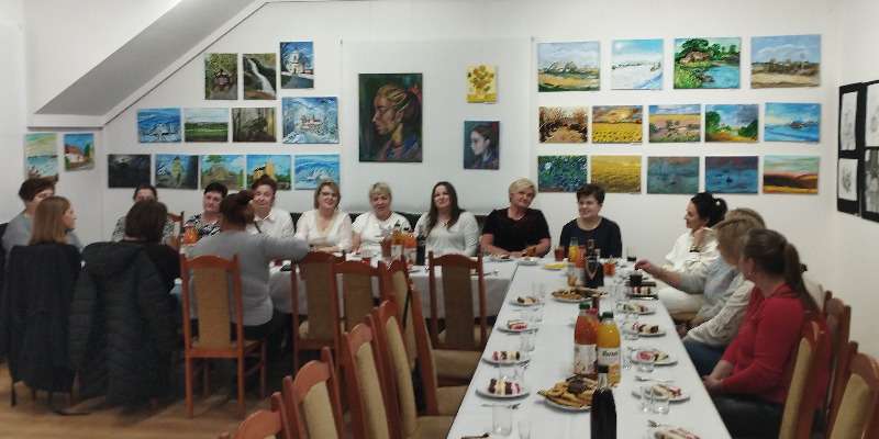 Uroczystość Dnia Kobiet w Wiejskim Ośrodku Kultury w Cieklinie